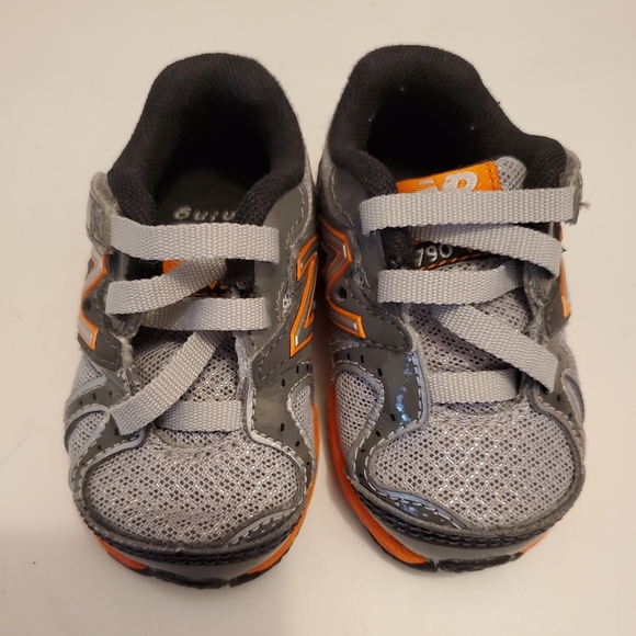 Toddler boys New Balance shoes 2c - Picture 2 of 4